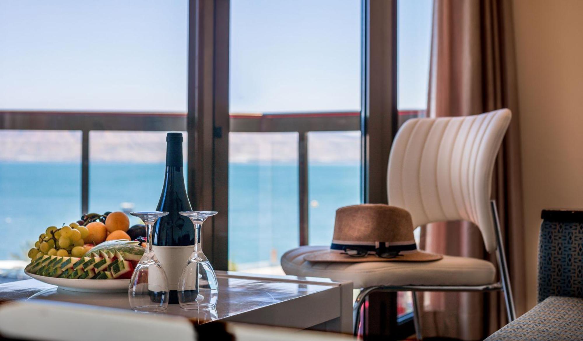 Suite with Lake View